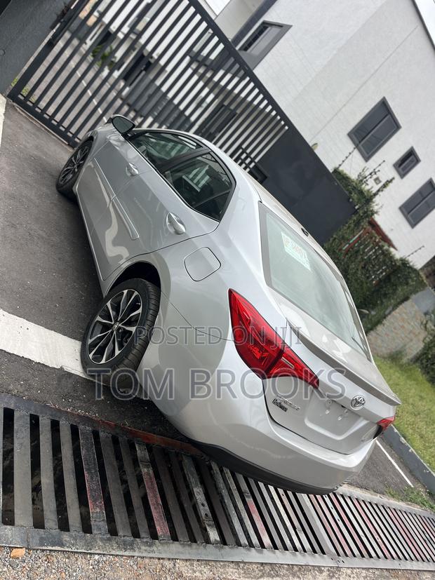 Toyota Corolla SE (1.8L 4cyl 2A) 2018 Silver