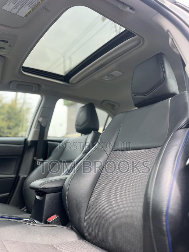 Toyota Corolla SE (1.8L 4cyl 2A) 2018 Silver