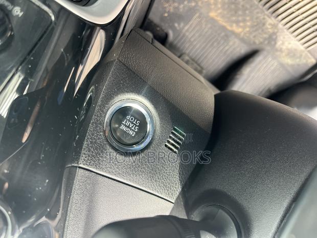 Toyota Corolla SE (1.8L 4cyl 2A) 2018 Silver