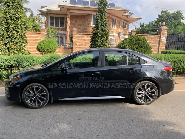 Toyota Corolla 2021 Black photo 3