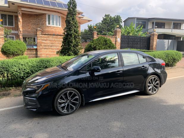 Toyota Corolla 2021 Black photo 2