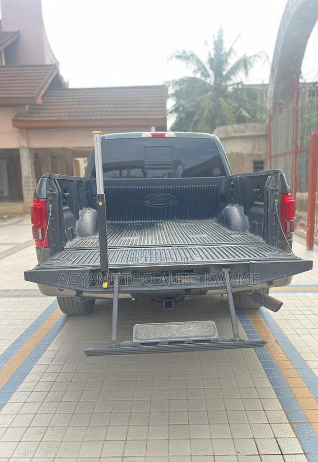 Ford F-150 2016 Black