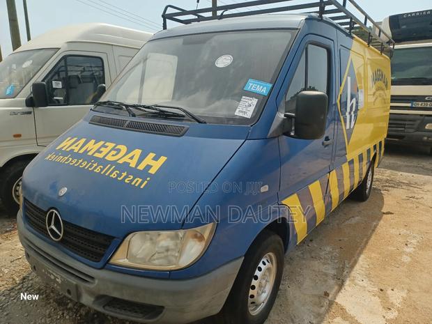Mercedes-Benz Sprinter 2002 Yellow