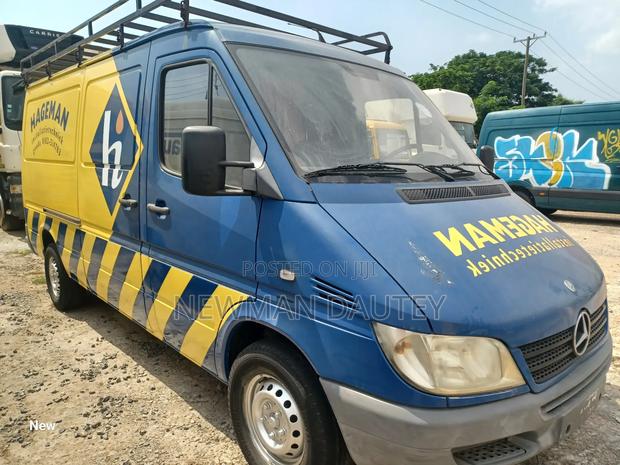 Mercedes-Benz Sprinter 2002 Yellow