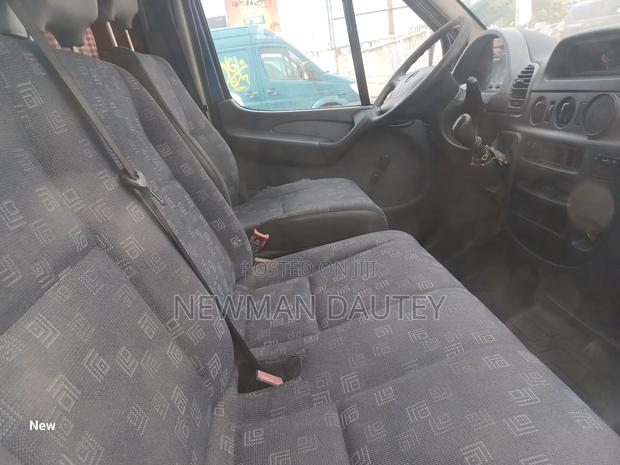 Mercedes-Benz Sprinter 2002 Yellow