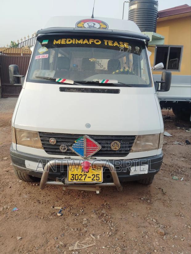 Mercedes-Benz Sprinter 2001 White photo 2