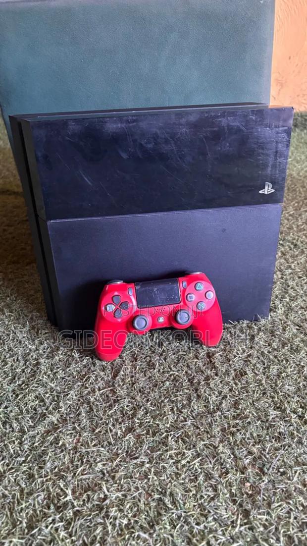 Jail Broken PS4 Console With Games · Photo 1