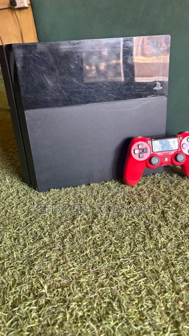 Jail Broken PS4 Console With Games · Photo 2