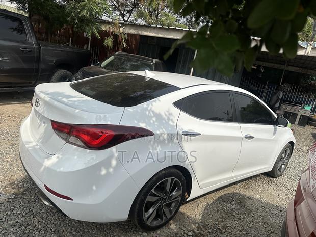 Hyundai Elantra Limited 4dr Sedan (1.8L 4cyl 6A) 2015 White