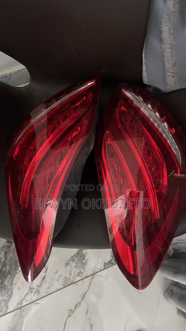 2015-2018 Mercedes C300 Tail Light