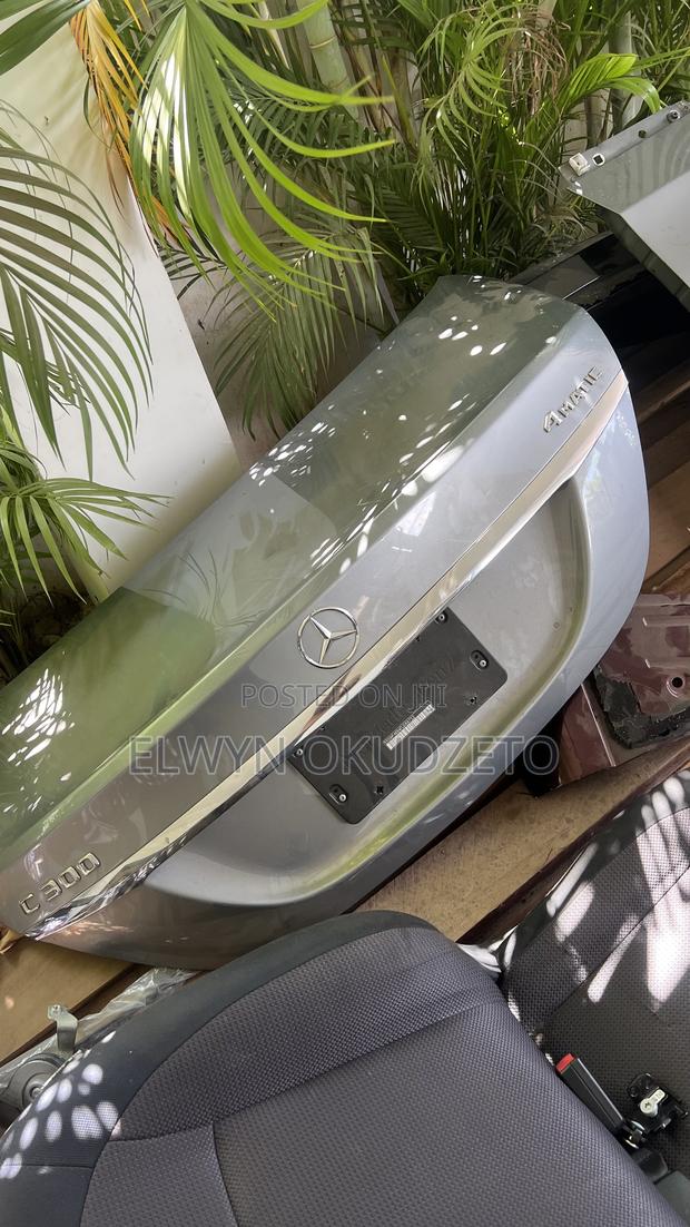 2015-2018 Mercedes C300 Trunk Boot photo 2