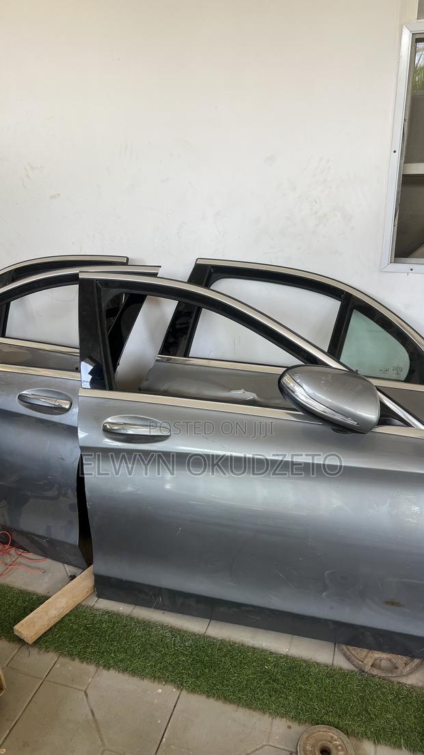 2015-2018 Mercedes C300 Doors photo 2