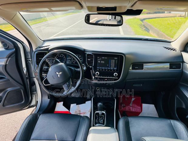 Mitsubishi Outlander 2020 Gray