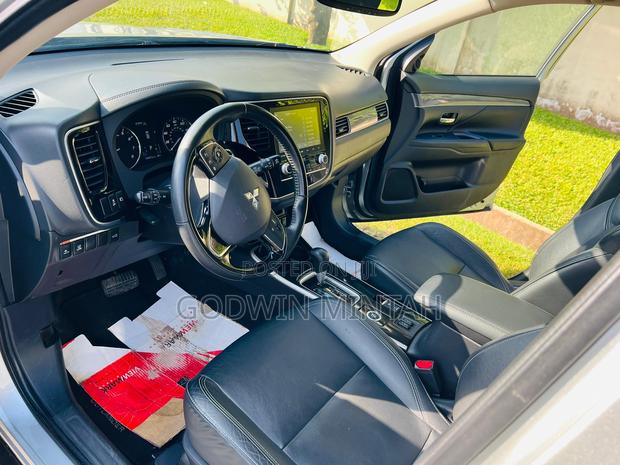 Mitsubishi Outlander 2020 Gray