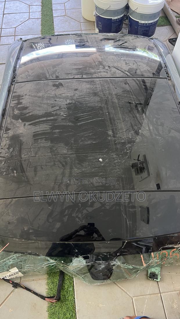 2015-2020 Mercedes C300 Sunroof Cut photo 2
