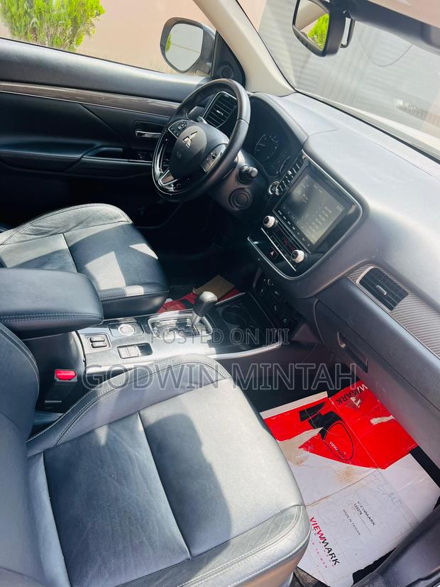 Mitsubishi Outlander 2020 Gray