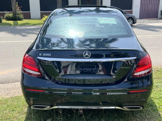 Mercedes-Benz E300 4Matic AWD Sedan (2.0L 4cyl 9A) 2017 Green