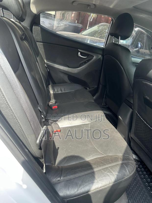 Hyundai Elantra Limited 4dr Sedan (1.8L 4cyl 6A) 2015 White