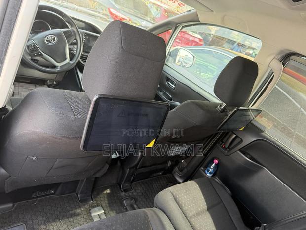 Toyota Voxy SV Premium 2014 White