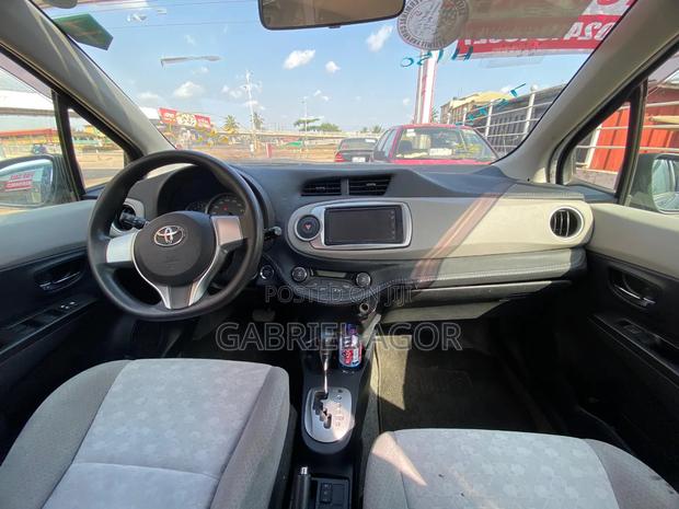 Toyota Vitz 1.3 AWD 5dr 2012 Black