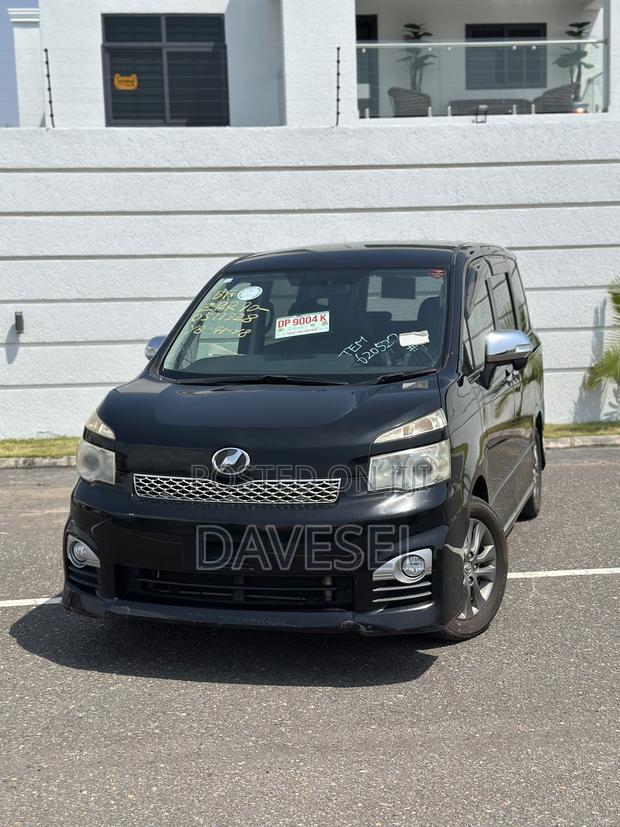 Toyota Voxy 2013 Black