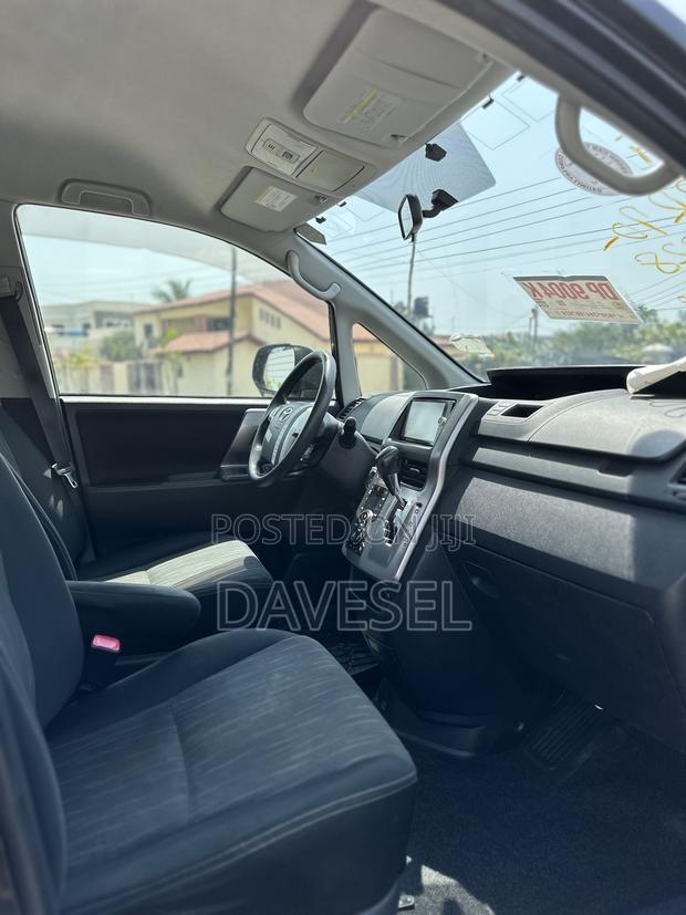 Toyota Voxy 2013 Black