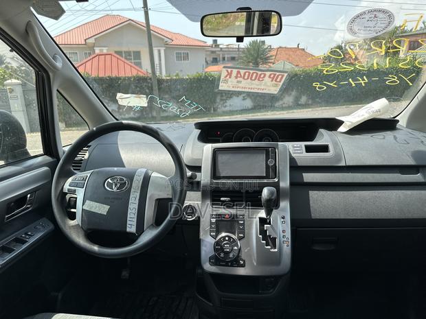 Toyota Voxy 2013 Black