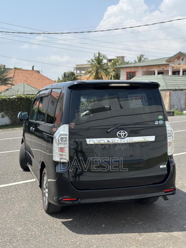 Toyota Voxy 2013 Black