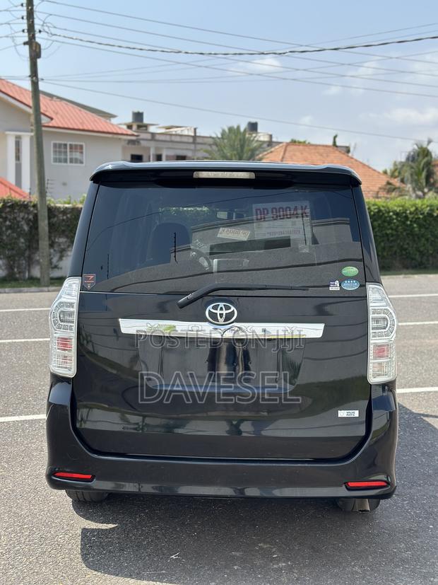 Toyota Voxy 2013 Black