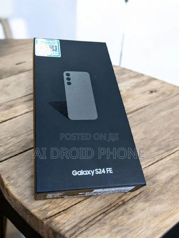 New Samsung Galaxy S24 FE 128 GB Black photo 2