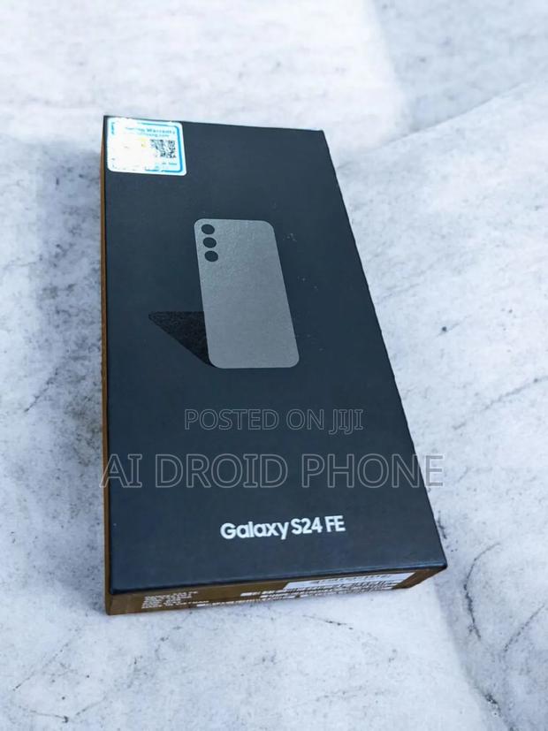 New Samsung Galaxy S24 FE 128 GB Blue · Photo 3