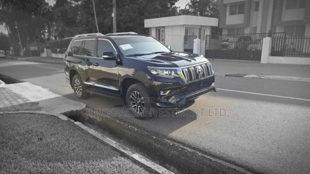 Toyota Land Cruiser Prado 2.8 2022 Black