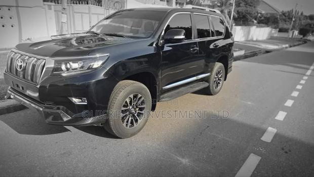 Toyota Land Cruiser Prado 2.8 2022 Black