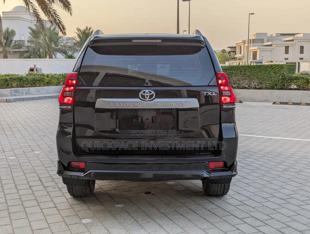 Toyota Land Cruiser Prado 2.8 2022 Black