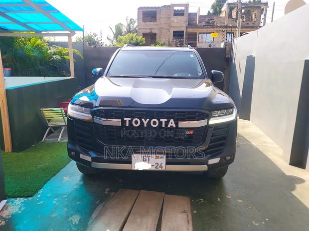 Toyota Land Cruiser LC300 2024 Black