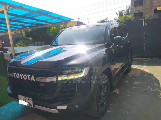 Toyota Land Cruiser LC300 2024 Black