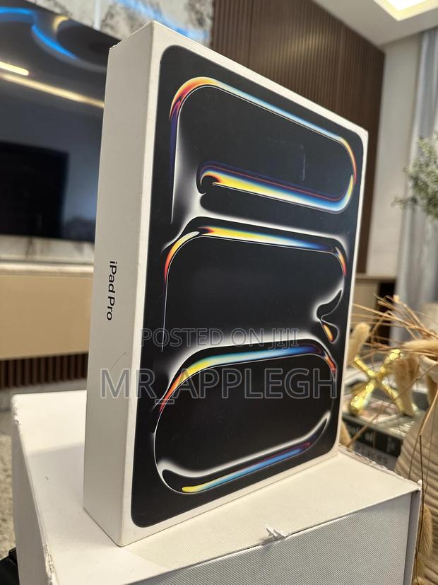 New Apple iPad Pro 13 (2025) 256 GB Black photo 2