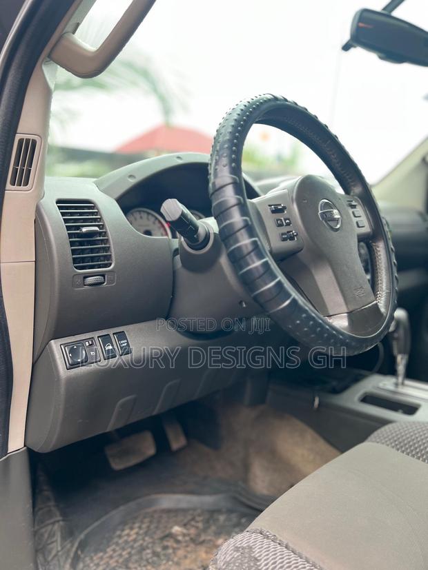 Nissan Frontier 2014 Black photo 12