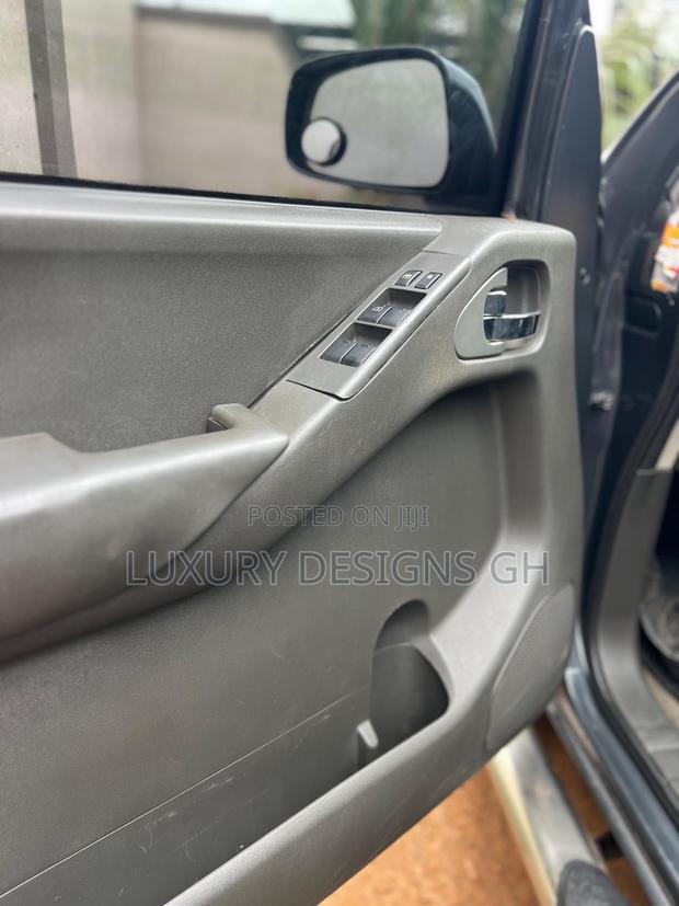 Nissan Frontier 2014 Black photo 13