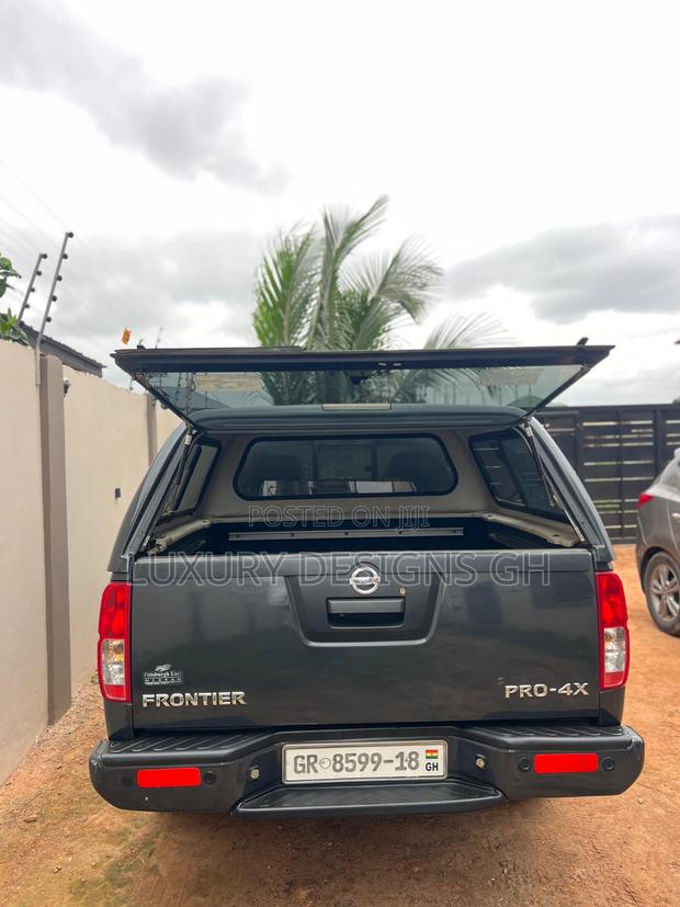 Nissan Frontier 2014 Black photo 15