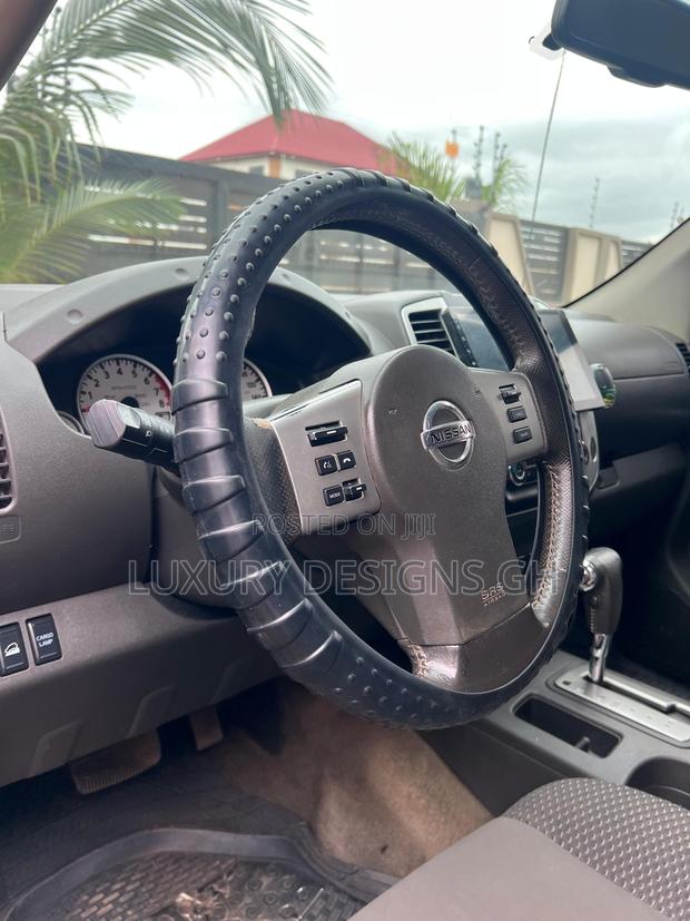 Nissan Frontier 2014 Black photo 5