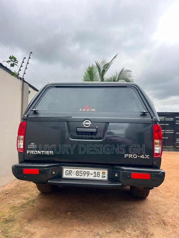 Nissan Frontier 2014 Black photo 17