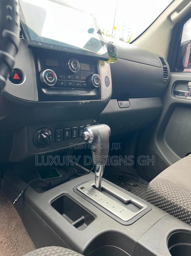 Nissan Frontier 2014 Black photo 6