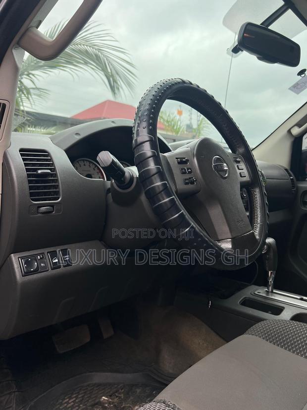 Nissan Frontier 2014 Black photo 11