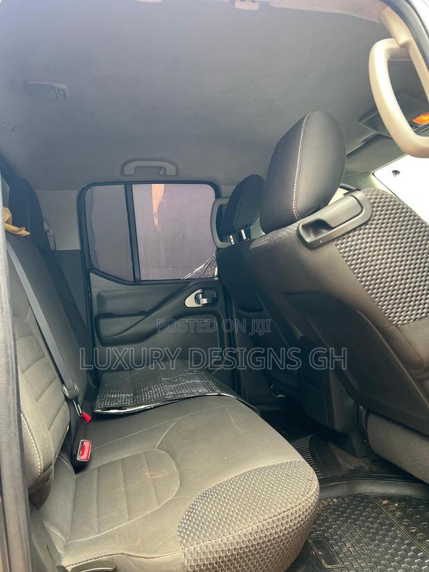 Nissan Frontier 2014 Black photo 23