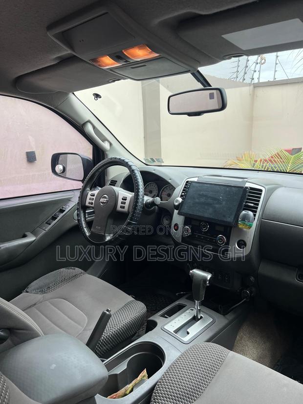 Nissan Frontier 2014 Black photo 19