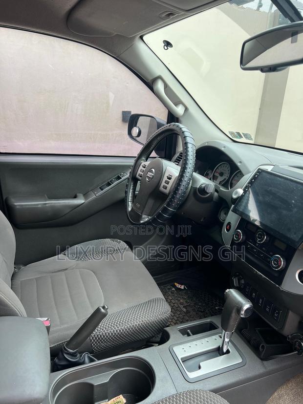 Nissan Frontier 2014 Black photo 25