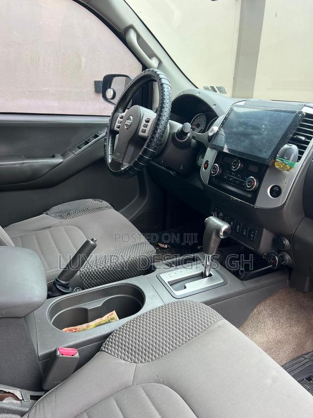 Nissan Frontier 2014 Black photo 3