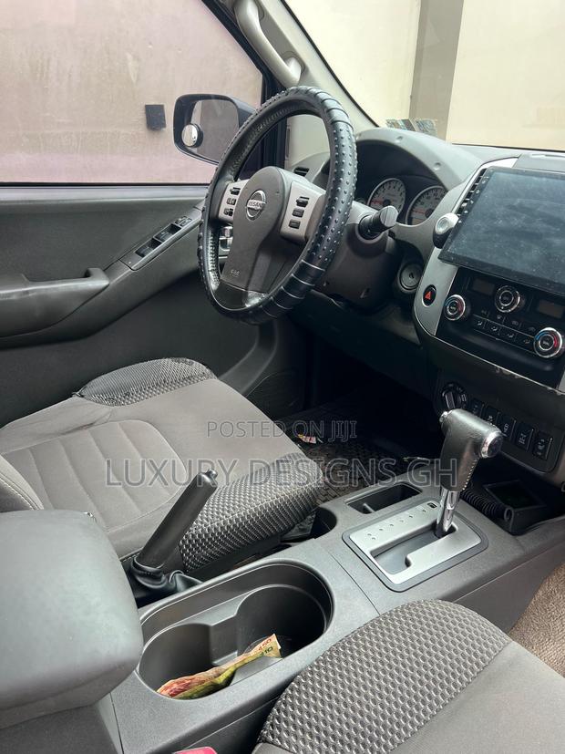 Nissan Frontier 2014 Black photo 4