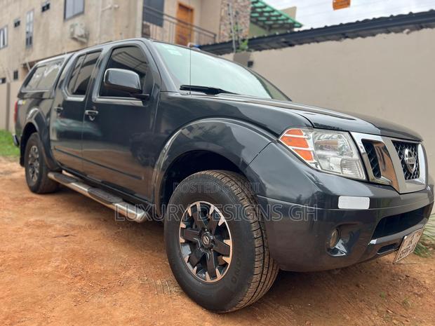 Nissan Frontier 2014 Black photo 35